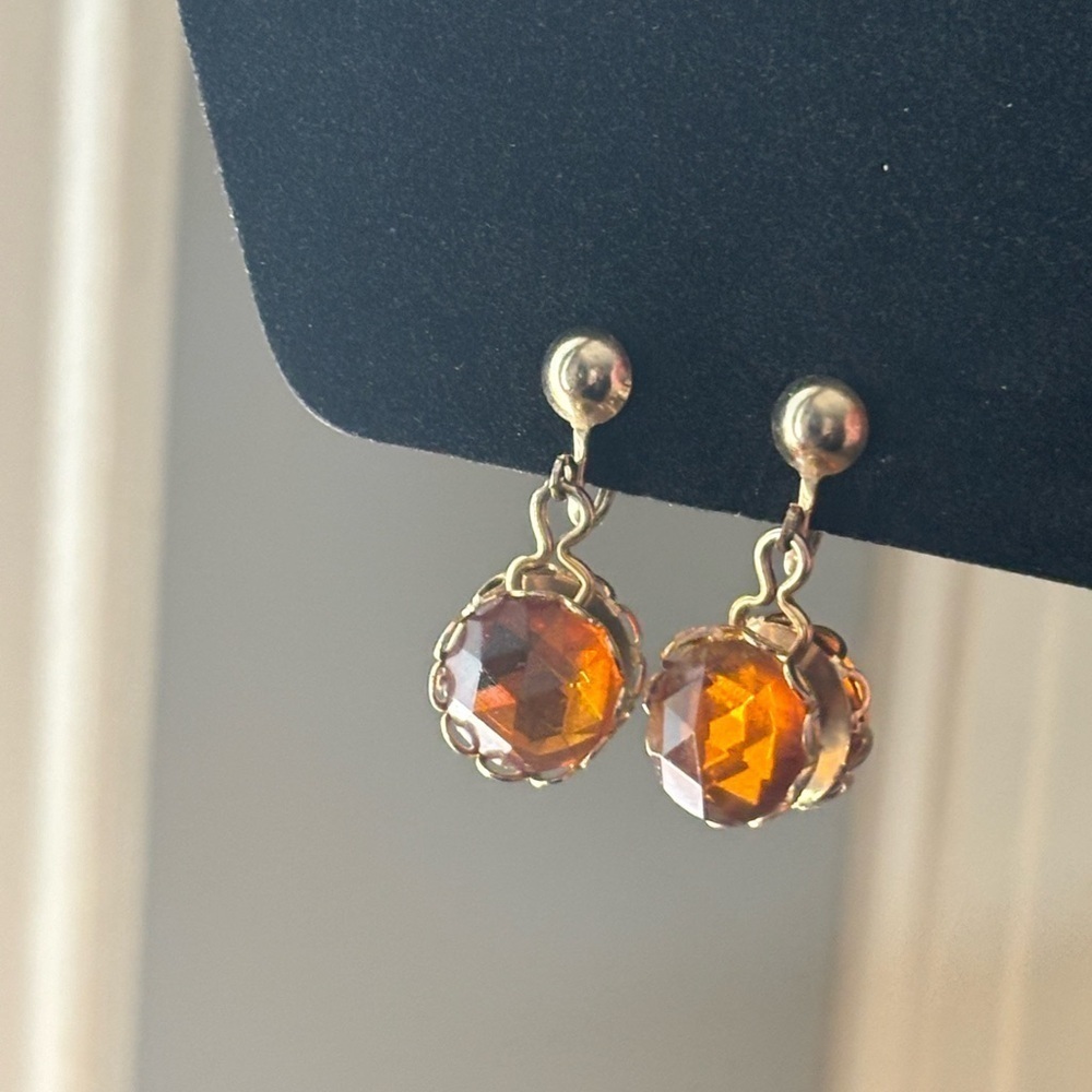 Vintage gold tone amber stone screw on earrings (no piercing required) - Picture 6 of 14